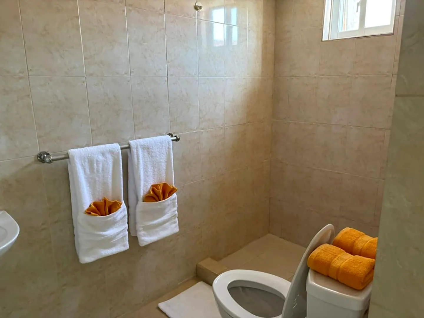 Sabana Hide Away — the bathroom